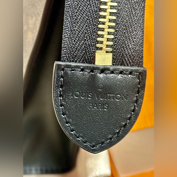 NWT AUTHENTIC LOUIS VUITTON POCHE TOILETTE NM - M46037 - Picture 11 of 15
